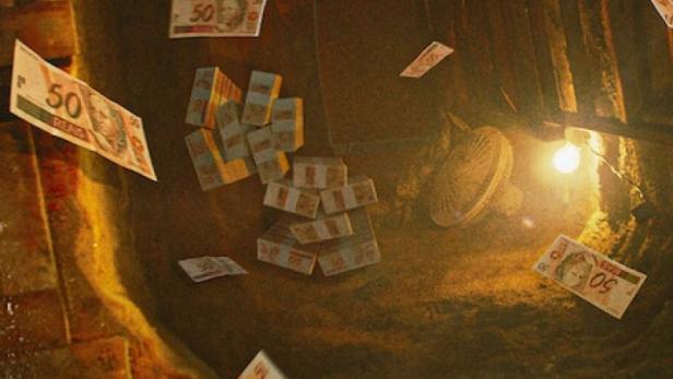 Das Filmplakat zu „Drei Tonnen: Der große Überfall auf die brasilianische Zentralbank“ zeigt Geld in einem Tunnel.