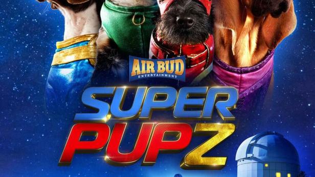 Das Filmplakat für „Super PupZ“ zeigt vier Hunde in Superheldenkostümen vor einem Sternenhimmel.