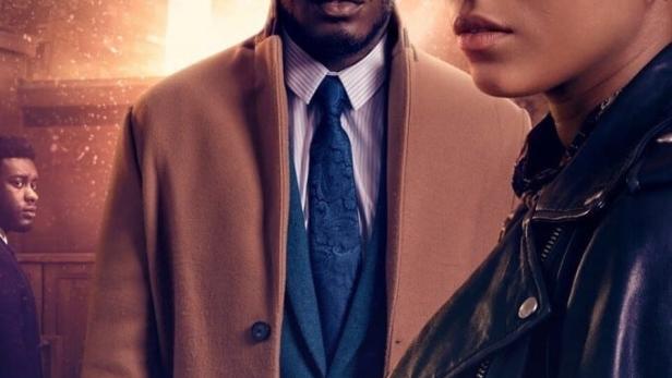 Das Filmplakat für „You Don't Know Me“ zeigt zwei Hauptdarsteller vor einem Hochhaus.