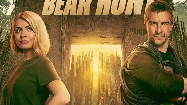 Das Filmplakat für „Celebrity Bear Hunt“ zeigt Holly Willoughby und Bear Grylls vor einem Dschungelhintergrund.