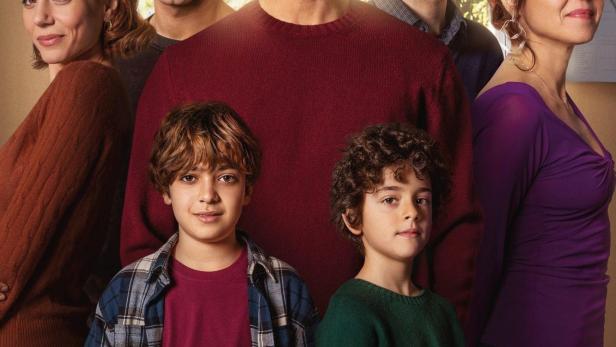 Das Poster zur Netflix-Serie „Storia della mia famiglia“ zeigt die Mitglieder einer italienischen Familie.