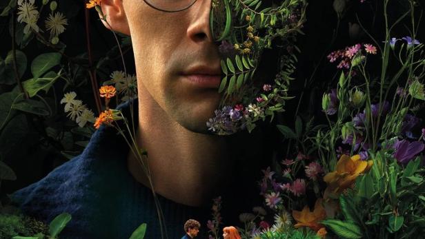 Das Filmplakat für „Der Gärtner“ zeigt einen Mann, dessen Gesicht teilweise mit Blumen bedeckt ist.
