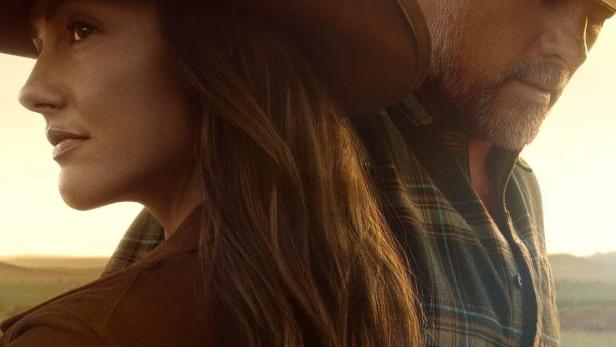 Das Cover von „Ransom Canyon“ zeigt eine Frau und einen Mann mit Cowboyhüten vor einer ländlichen Kulisse.