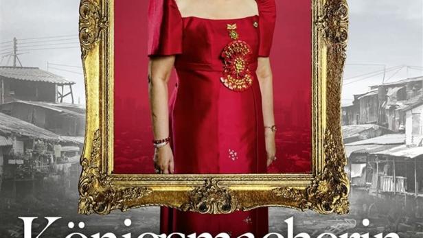 Das Filmplakat für „Königsmacherin“ zeigt ein Porträt von Imelda Marcos in einem goldenen Rahmen.