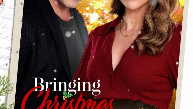 Das Filmplakat für „Bringing Christmas Home“ zeigt ein Paar und eine Militäruniform.