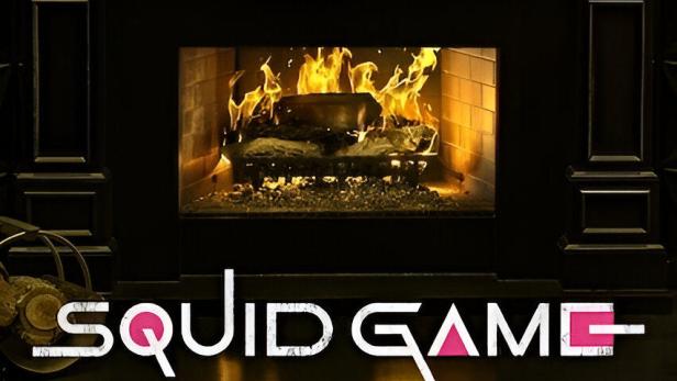 Ein Kamin mit dem Schriftzug „Squid Game Fireplace“ und einer Puppe aus der Serie oben drauf.