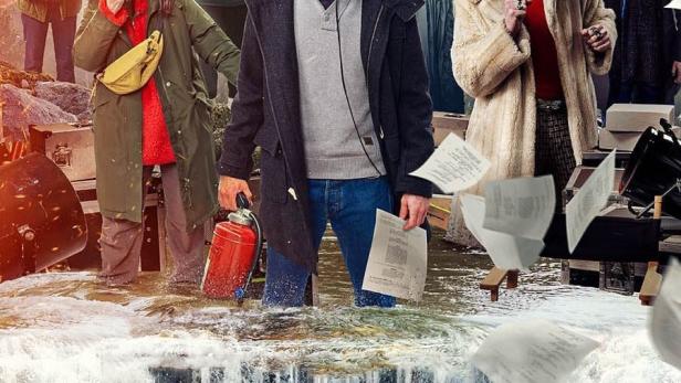 Das Filmplakat zu „Fiasco“ zeigt eine Filmcrew, die in einem Fluss steht.