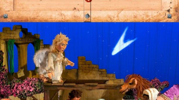Szene aus der Augsburger Puppenkiste: „Die Weihnachtsgeschichte“ mit Marionettenfiguren.