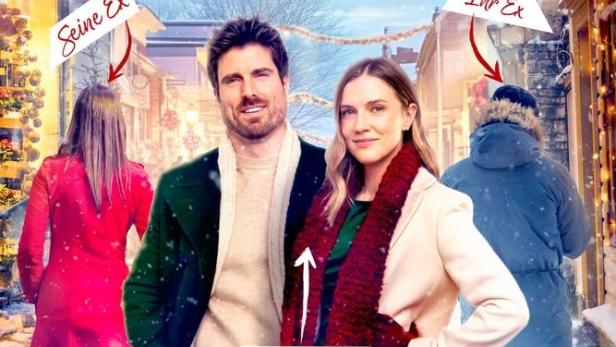 Das Filmplakat für „Mein Fake-Date 2 – Verkuppelt an Weihnachten“ zeigt ein Paar in einer verschneiten Stadt.