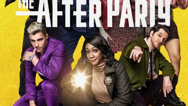 Das Ensemble der Serie „The Afterparty“ posiert vor einem gelben Hintergrund mit einer Umrisszeichnung einer Leiche.