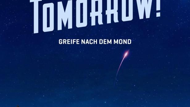 Ein Mann sitzt vor einem Oldtimer unter dem Titel „Hello Tomorrow!“.