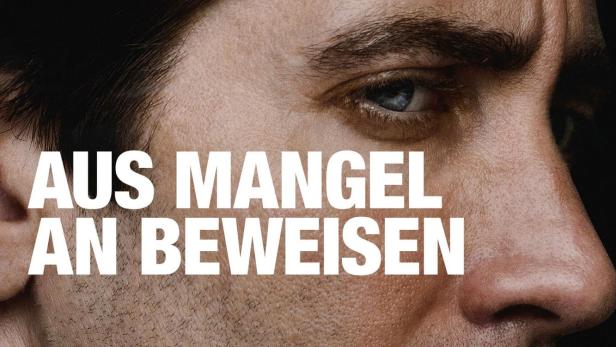 Das Gesicht von Jake Gyllenhaal mit dem Schriftzug „Aus Mangel an Beweisen“.