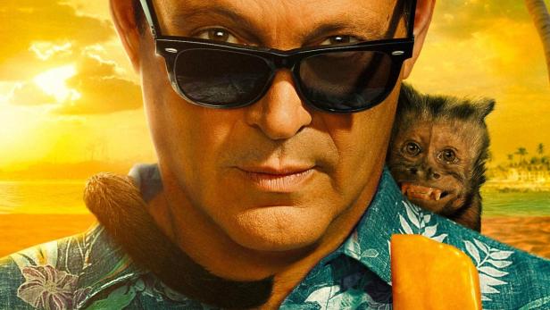 Vince Vaughn mit Sonnenbrille, einem Affen auf der Schulter und einem Eis am Stiel vor einem tropischen Hintergrund.