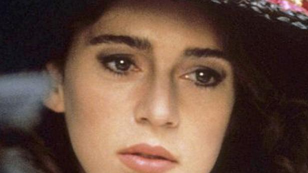 Eine junge Frau mit Hut, möglicherweise ein Porträt von Clarissa.