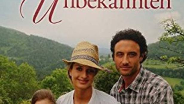 Das DVD-Cover von „Verliebt in einen Unbekannten“ mit Lilly Schönauer, Andreas Brucker und einem Kind vor einer Berglandschaft.