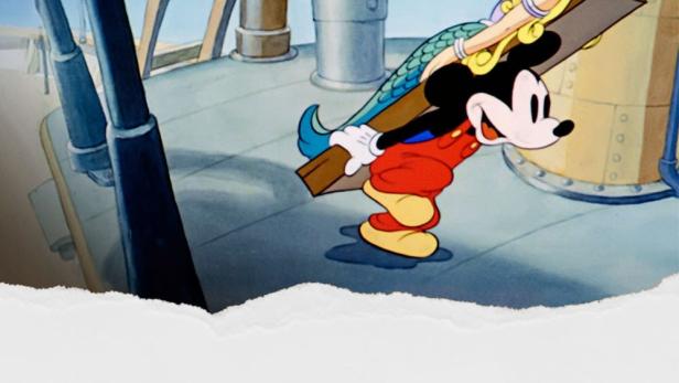 Micky Maus trägt eine Meerjungfrau auf einem Brett in „Die Bootsbauer“.