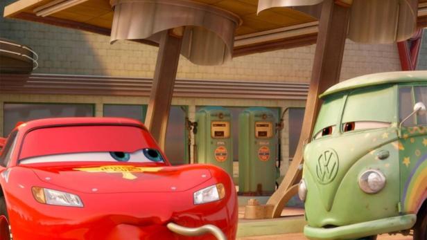 Das Filmplakat für „HiccUps“ von Disney Pixar zeigt Lightning McQueen mit Schluckauf.
