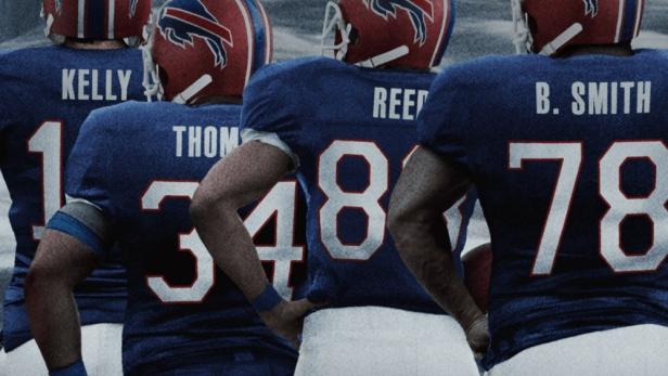 Das Poster für „Four Falls of Buffalo“ zeigt vier Footballspieler der Buffalo Bills mit Blick auf den See.