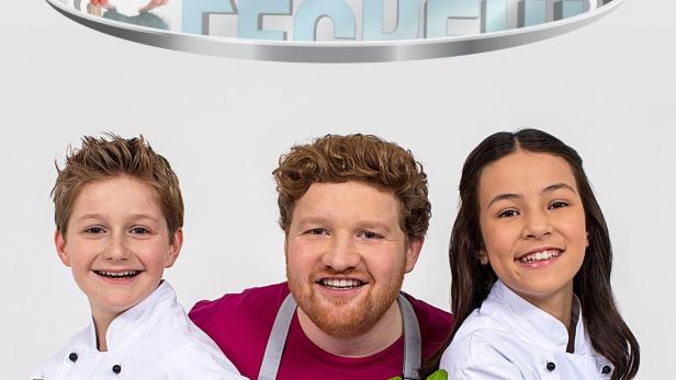 Das Poster für „An die Töpfe, fertig, lecker!“ mit Remy aus „Ratatouille“ und drei jungen Köchen.