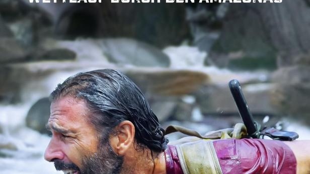 Hazen Audel schwimmt im Amazonas in einer Szene aus „Extreme Survival“.