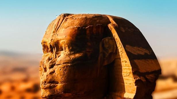 Das National Geographic-Logo und der Titel „Ägypten von oben“ über der Sphinx.