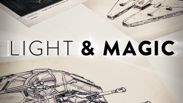 Das Logo von „Light & Magic“ vor Skizzen und Modellen von Raumschiffen aus „Star Wars“.