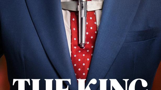 Das Filmplakat für „The King of TV“ zeigt einen Mann im Anzug mit einem Mikrofon an der Krawatte.
