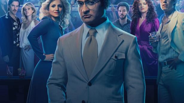 Das Werbeplakat für „Welcome to Chippendales“ zeigt Tänzer und die Hauptdarsteller der Serie.