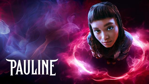 Eine junge Frau, umgeben von violetten und roten Lichteffekten, vor dem Schriftzug „Pauline“.