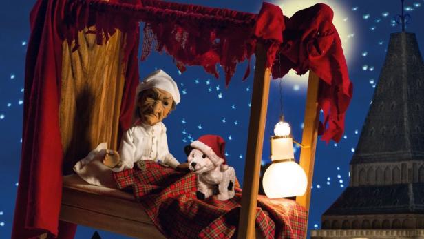 Das Poster für „Geister der Weihnacht“ der Augsburger Puppenkiste zeigt Marionetten in einer weihnachtlichen Szene.