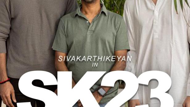 Das Filmplakat zu „SK23“ zeigt Sivakarthikeyan mit A.R. Murugadoss und Anirudh.