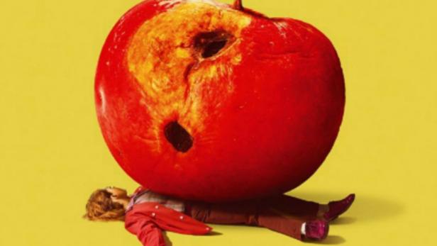 Ein fauler Apfel erdrückt eine Person auf dem Filmplakat zu „Bad Apples“.