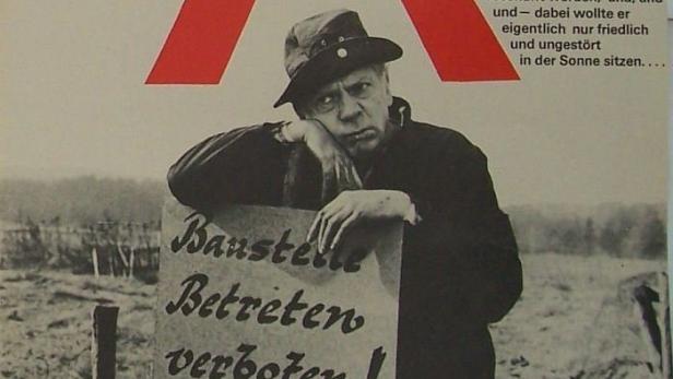 Das Filmplakat zu „Der Baulöwe“ zeigt Rolf Herricht vor einem Schild „Baustelle Betreten verboten!“.