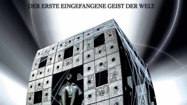 Das Filmplakat für „Silk“ zeigt ein Kind in einem würfelförmigen Gebäude.