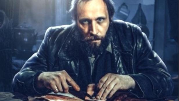 Das Filmplakat zeigt Rolf Bach als Karl Denke, der an einem Tisch sitzt und etwas bearbeitet.