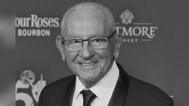 Amerikanischer TV-Richter Frank Caprio lächelt in die Kamera.