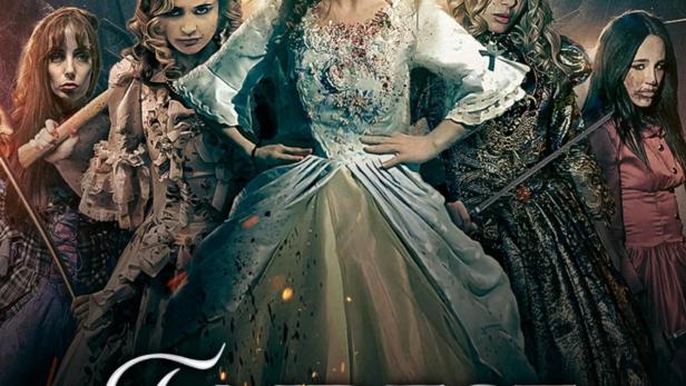 Das Filmplakat zu „Fairest of Them All“ zeigt fünf Frauen mit Waffen in einer düsteren Waldlandschaft.