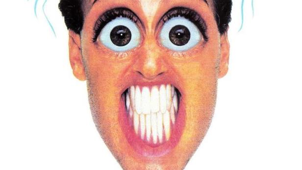 Das Filmplakat für „High Strung“ zeigt ein Gesicht mit aufgerissenen Augen und einen Mann mit Fliegenkörper.