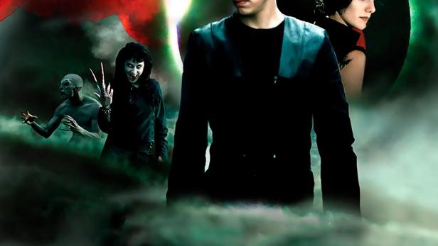 Das Filmplakat für „Sangre Eterna“ zeigt Vampire und eine düstere Atmosphäre.