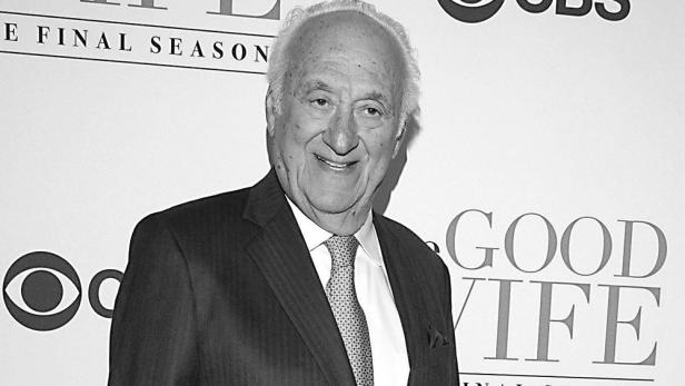 Schauspieler Jerry Adler bei einer Pressekonferenz.