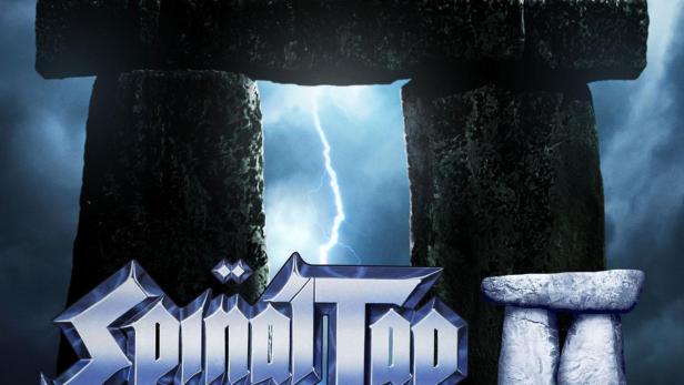 Das Filmplakat für „Spinal Tap II: The End Continues“ zeigt die Band auf einem Steinkreis bei Gewitter.