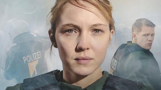 Das Filmplakat für „Die Nichte des Polizisten“ zeigt Magdalena Laubisch als Polizistin.