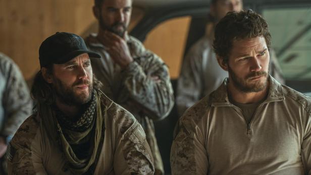 Chris Pratt und Taylor Kitsch in ihren Rollen im Actionfilm „The Terminal List: Dark Wolf“.