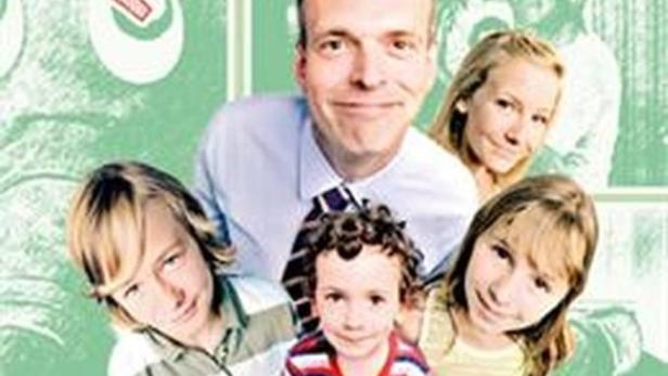 Das Filmplakat für „Vater hoch vier“ zeigt eine Familie mit Vater, Mutter und zwei Kindern.