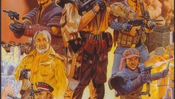 Das Filmplakat für „Operation Overkill“ zeigt eine Gruppe bewaffneter Kämpfer vor einer zerstörten Stadt.