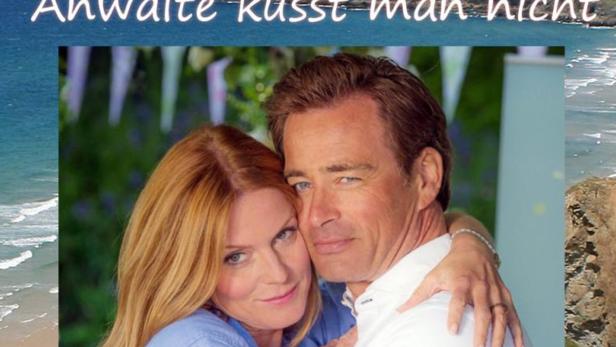 Das Cover des Rosamunde Pilcher Films „Anwälte küsst man nicht“ mit einem Paar vor einer Küstenlandschaft.