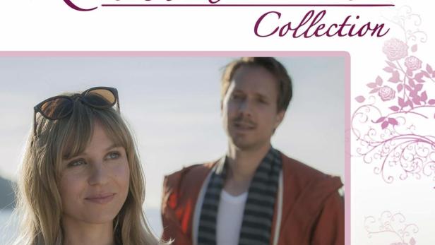 Das Cover der „Rosamunde Pilcher Collection: Lizenz zum Seitensprung“ zeigt ein Paar am Meer.