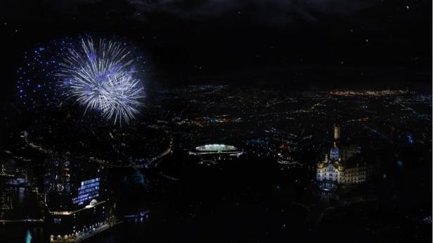 Das Filmplakat für „Norddeutschland bei Nacht“ zeigt eine nächtliche Stadtansicht mit Feuerwerk und Mond.
