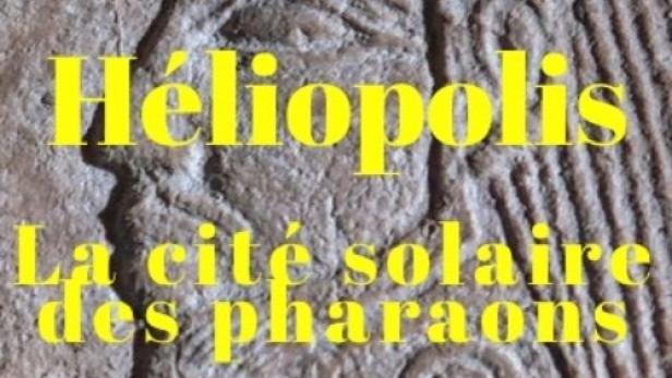 Ein Relief zeigt eine geflügelte Sonnenscheibe aus dem alten Ägypten.