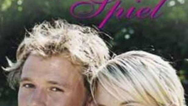 Das Cover des Rosamunde Pilcher Films „Liebe im Spiel“ mit einem jungen Paar.